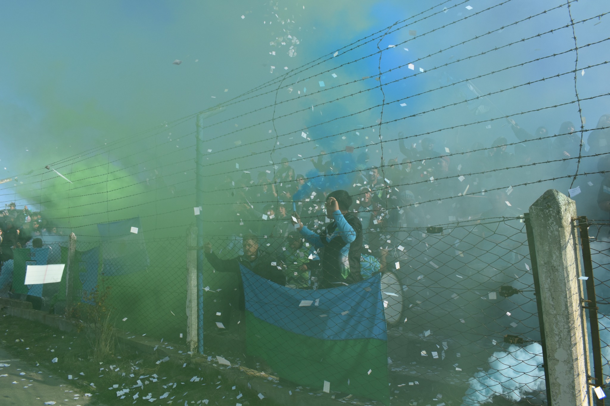 Hinchada de Frontera en la cancha